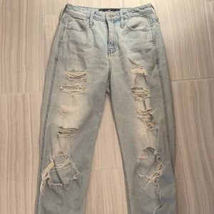 Ripped Hollister Mom jeans!